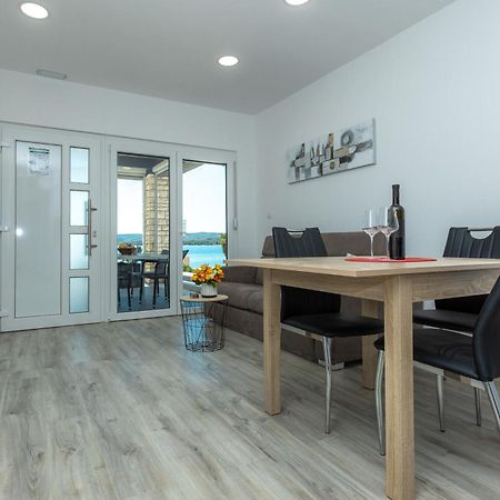Apartments Maris Sveti Filip i Jakov Rum bild
