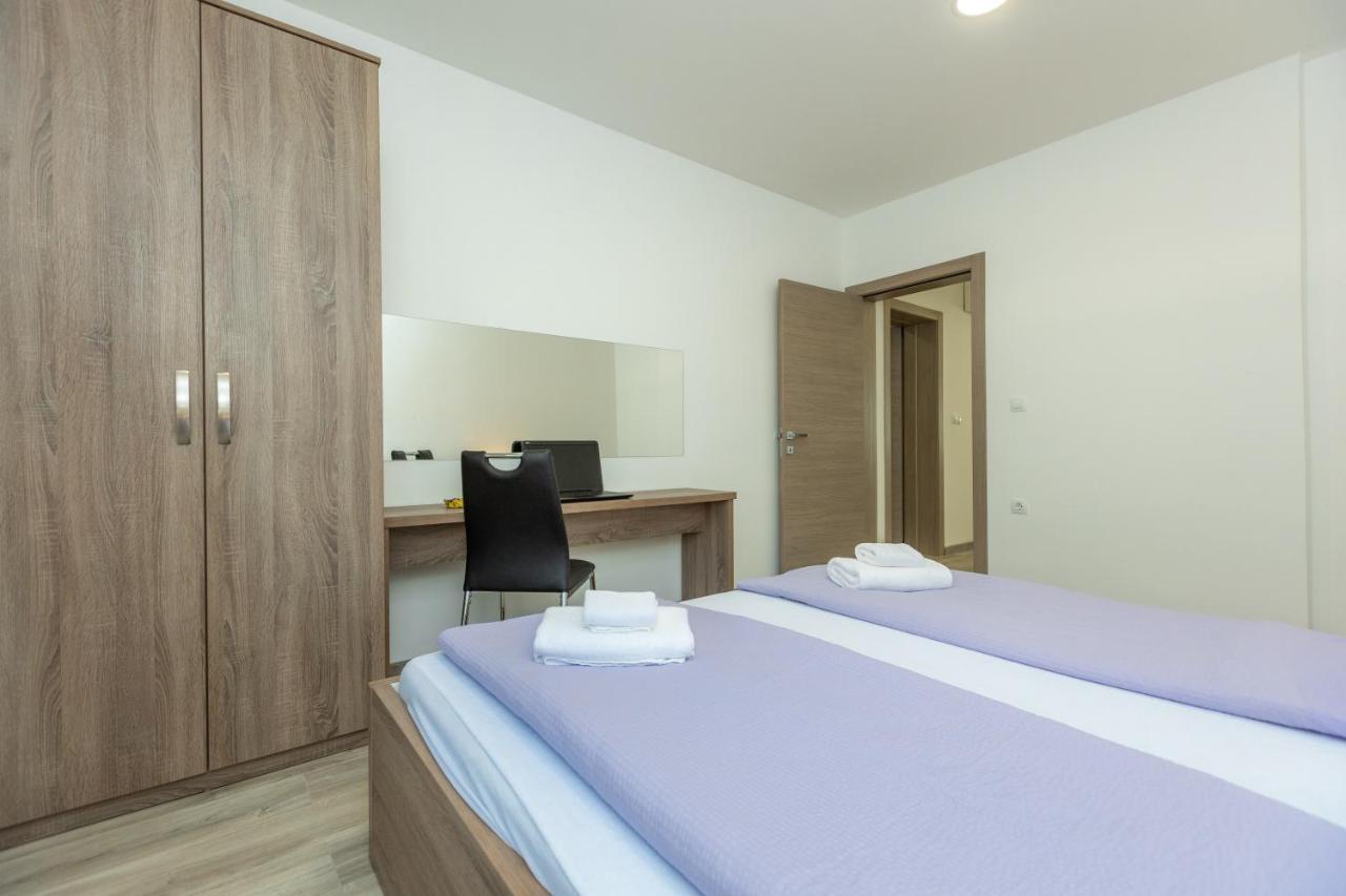 Apartments Maris Sveti Filip i Jakov Exteriör bild
