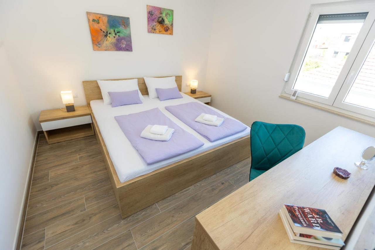 Apartments Maris Sveti Filip i Jakov Exteriör bild