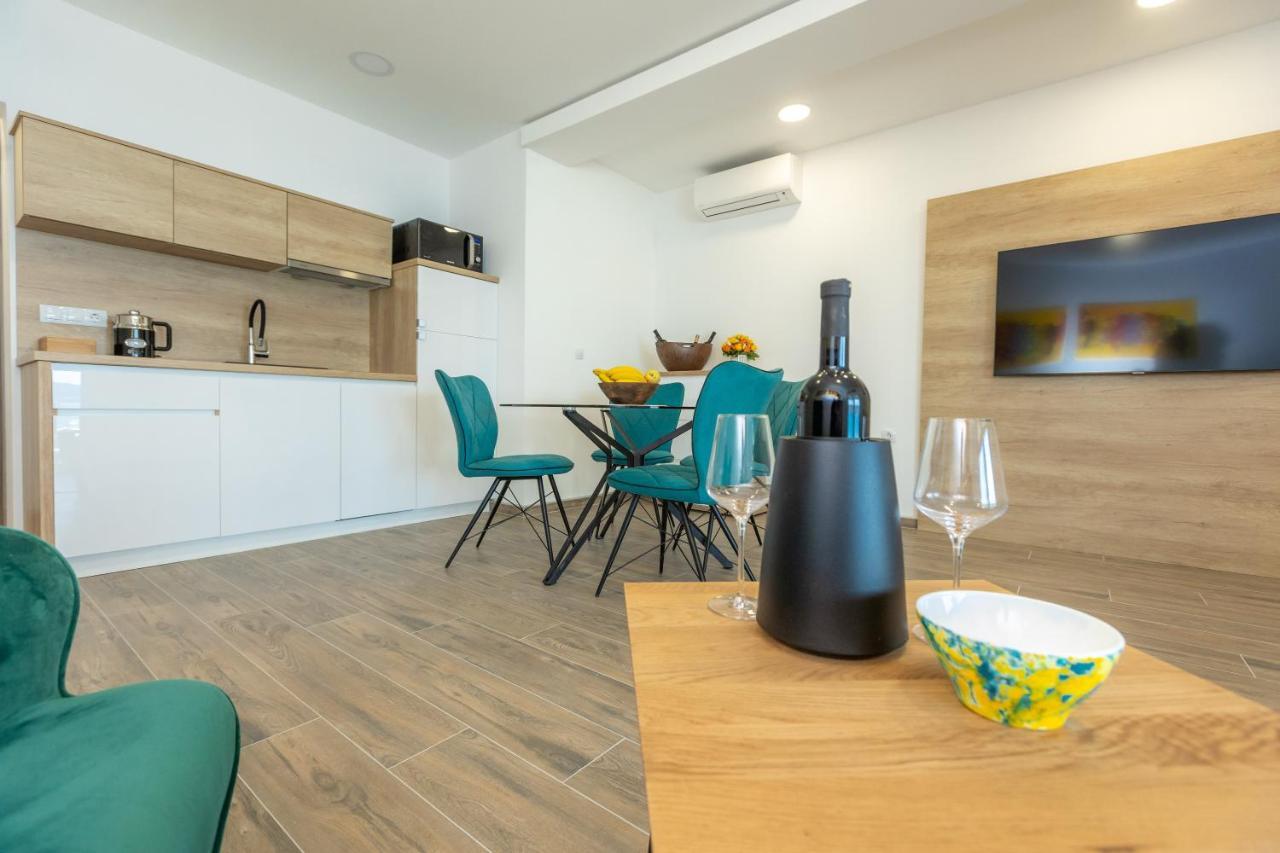 Apartments Maris Sveti Filip i Jakov Exteriör bild