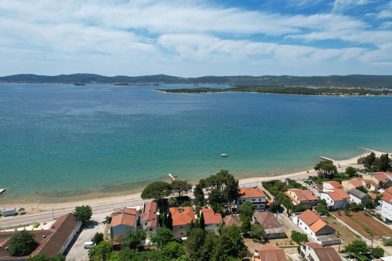 Apartments Maris Sveti Filip i Jakov Exteriör bild