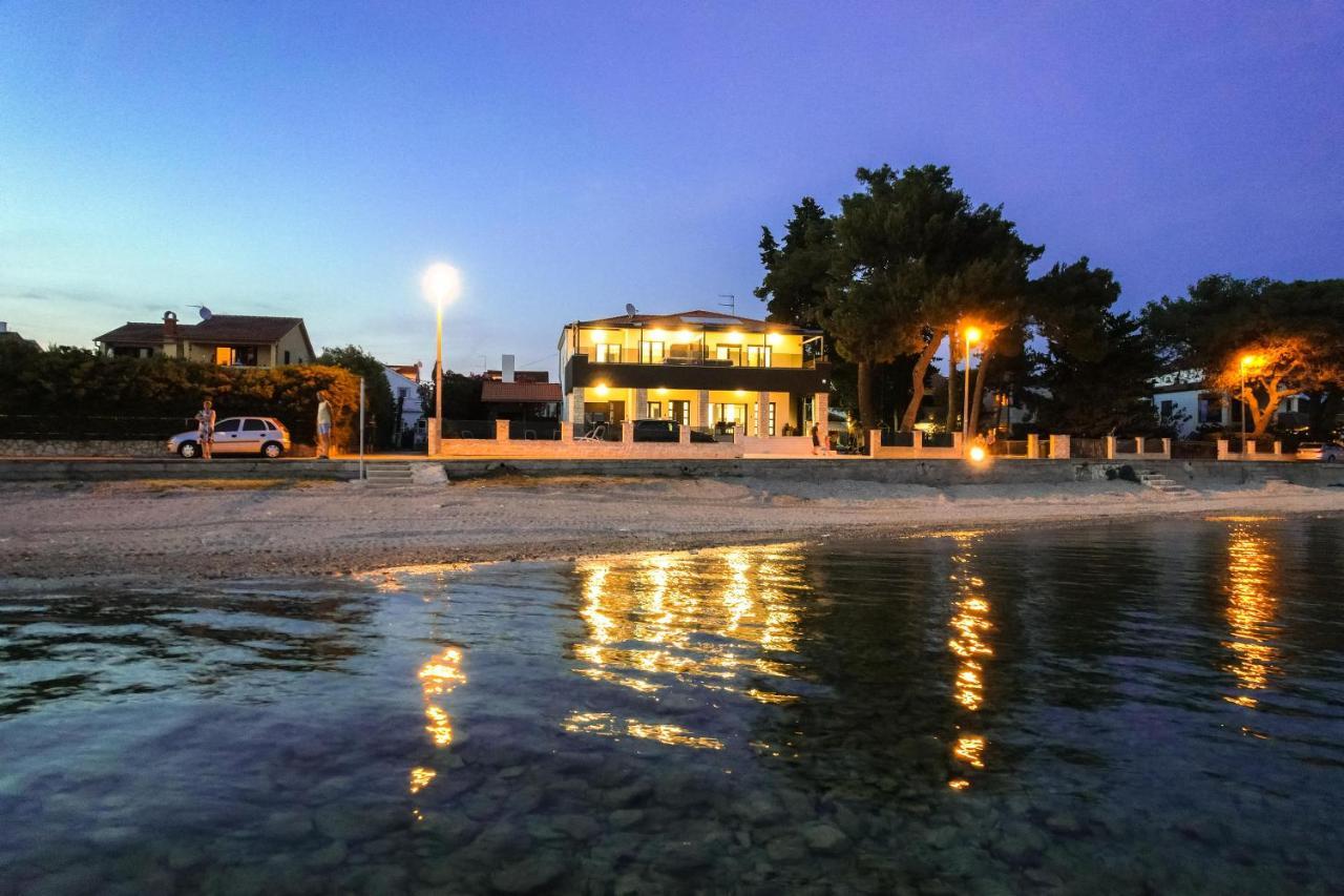 Apartments Maris Sveti Filip i Jakov Exteriör bild